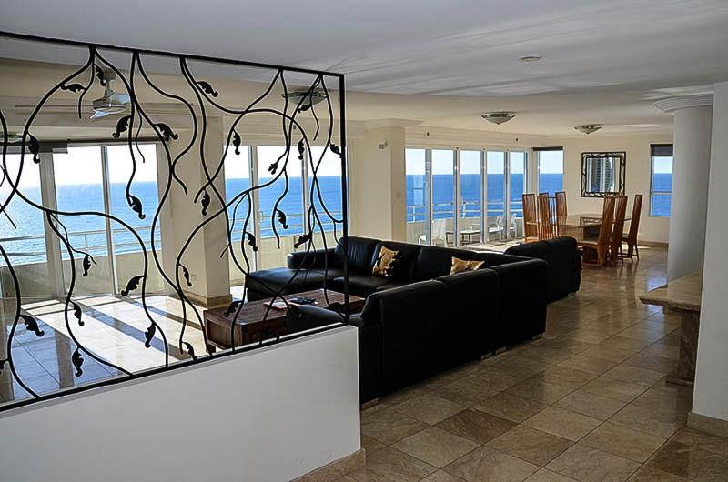 Zenith Ocean Front Apartments Χρυσή Ακτή Εξωτερικό φωτογραφία